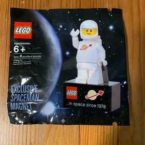 LEGO Exclusive Spaceman Magnet 2855028